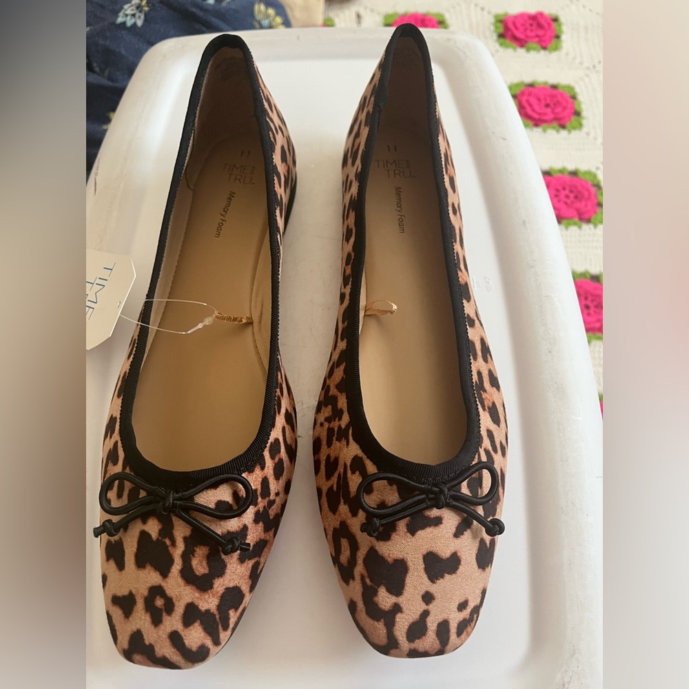Time and Tru Women's Tan Memory Foam Flats